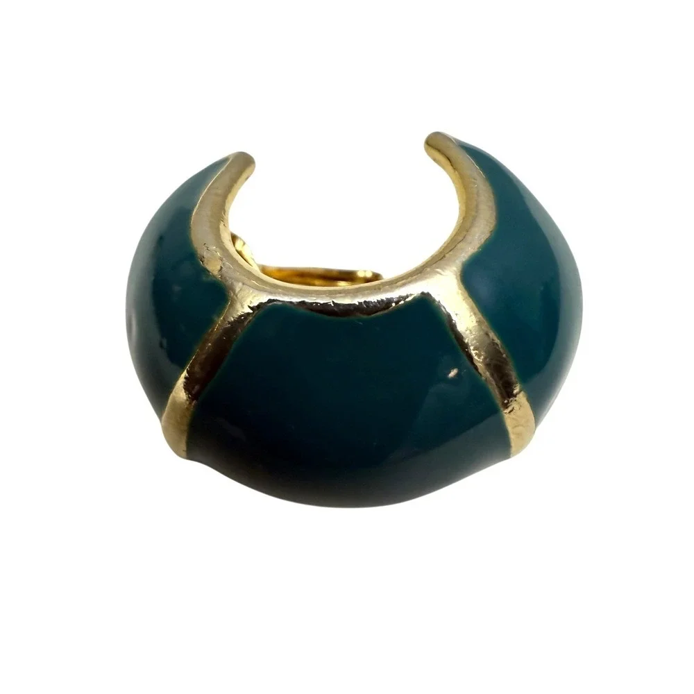 Vintage Gold Tone Enamel Emerald Green Clip On Earrings Oval Hoop Lightweight